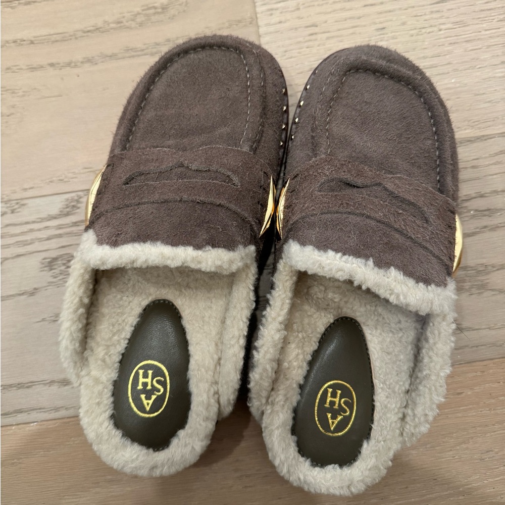 Ash Genda Slippers